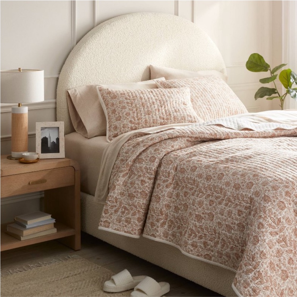 THRESHOLD NWT Printed Cotton tonal floral Voile quilt -tan/cream -full/queen